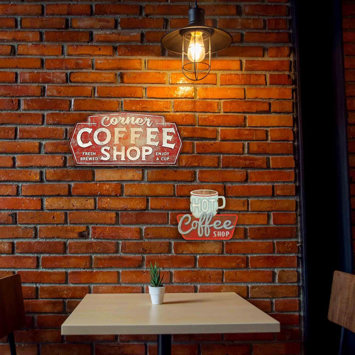 Open Road Brands Rustikales Wandschild aus Metall mit Aufschrift Hot Coffee-Shop Mehrfarbig, Mehrfar