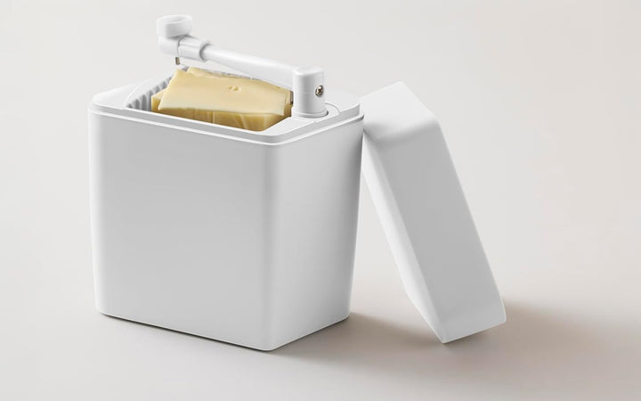 Rosti Classic Käsebox mit Deckel und integriertem Käseschneider, Käseaufbewahrungs Box für Kühlschra