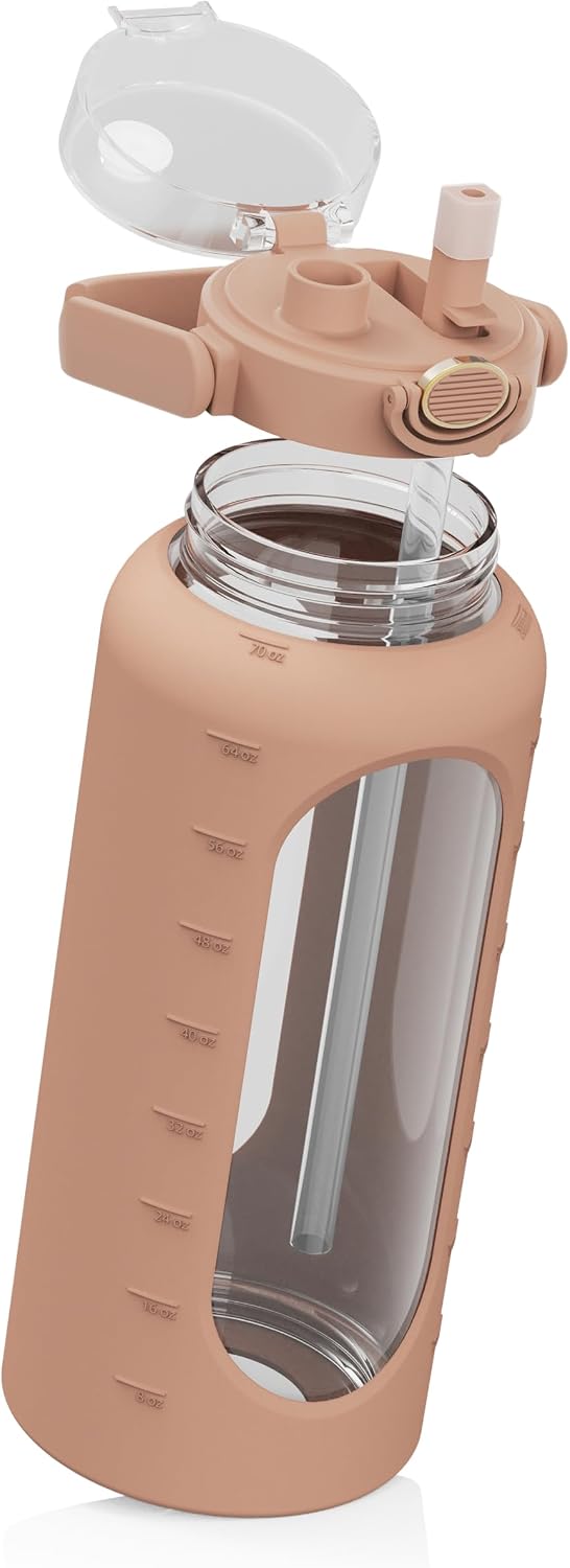 spottle Glasflasche 2 Liter - Trinkflasche 2L Glas mit Strohhalm - Grosse Wasserflasche mit Schutzhü