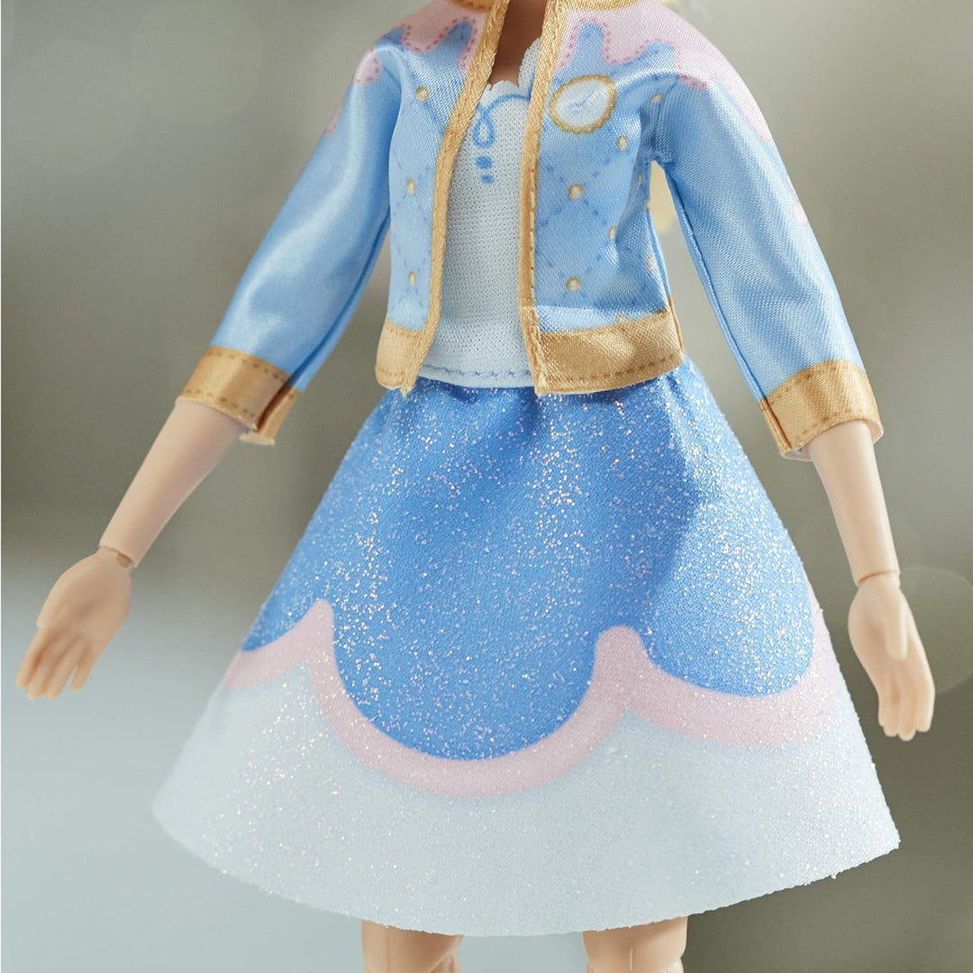Disney Princess Comfy Squad Cinderella Sweet Scooter, Fashion Doll mit Scooter, Helm und Aufklebern,