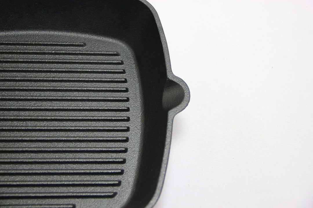 SANTOS Grillpfanne quadratisch mit Griff 26x26cm - Gusseiserne Pfanne - Schmoren, Braten, Grillen, B