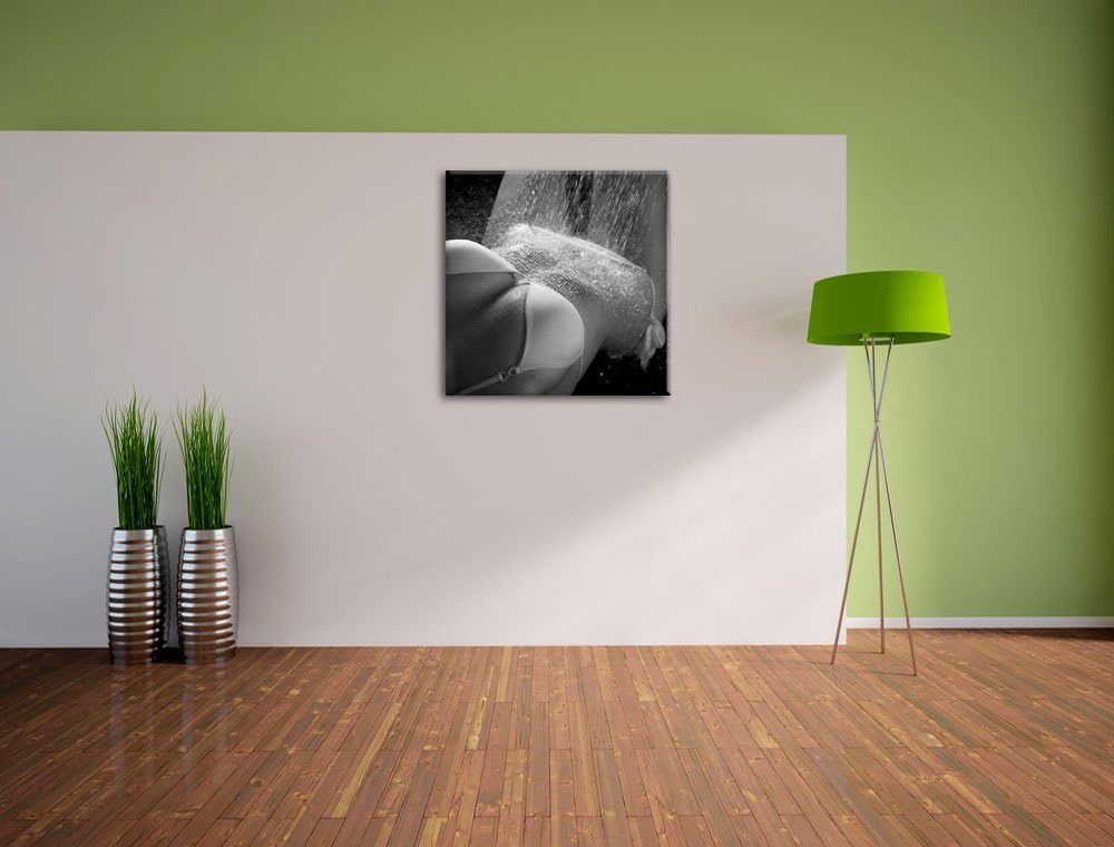 Pixxprint Frau im Bikini unter Einer Dusche Schwarz/Weiss, Format: 70x70 auf Leinwand, 70x70