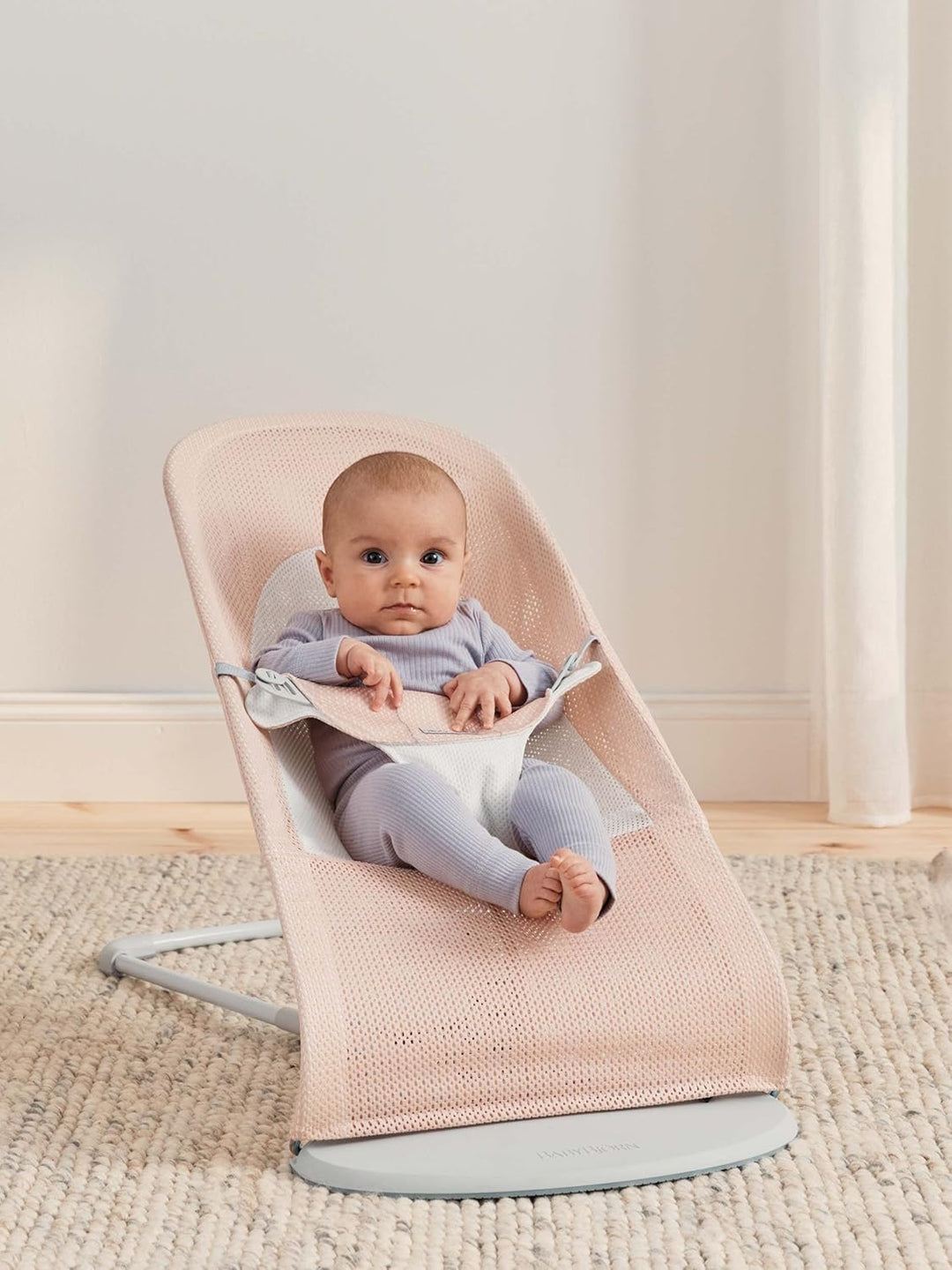 BabyBjörn Babywippe Balance Soft, Hellgrauer Rahmen, Netzstoff, Perlmuttrosa/Weiss Netzstoff Perlmut