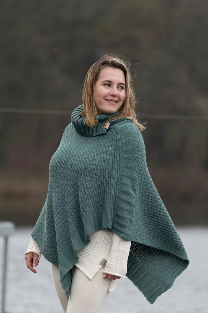 KNIT FACTORY - Nicky Gestrickter Poncho - Damen Strickponcho mit Kragen - Mit Wolle - Hochwertige Qu