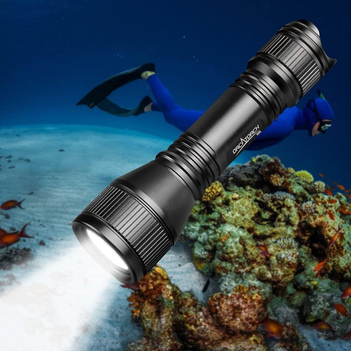 ORCATORCH D550 Tauchen Taschenlampe,Tauchlampe IP68 Wasserdicht,LED Unterwasser Lampe mit Magnetscha
