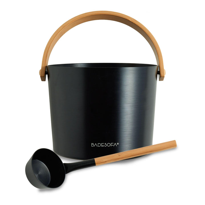 BADESOFA Sauna-Eimer mit Kelle Set – Saunakübel 5 L Aluminium Schwarz mit Bambusgriff – Skandinavisc