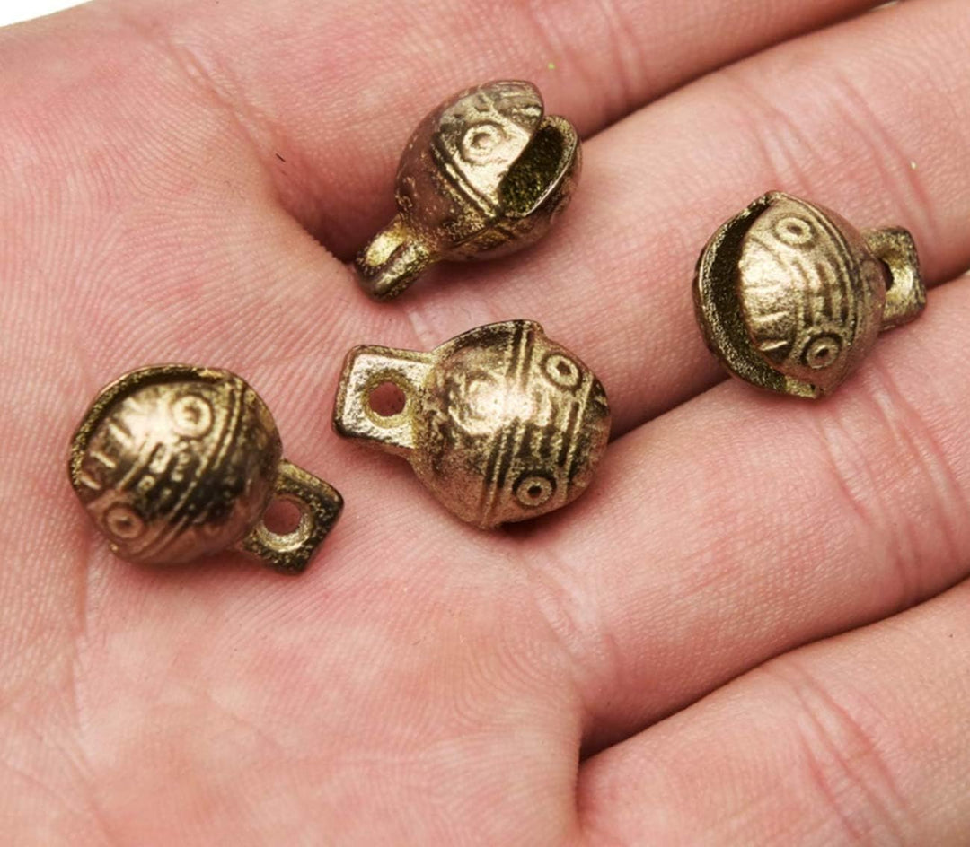 Generic 4WLT 24 Stück Craft Legierung Bronze Farbe Mini Jingle Anhänger Charm Schmuck Bulk DIY Messi