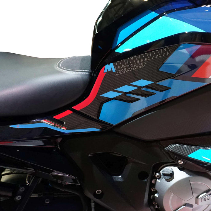 LABELBIKE 3D Motorrad Tankaufkleber kompatibel mit BMW | M 1000 XR 2023-2025, Seitenschutz aus Kunst