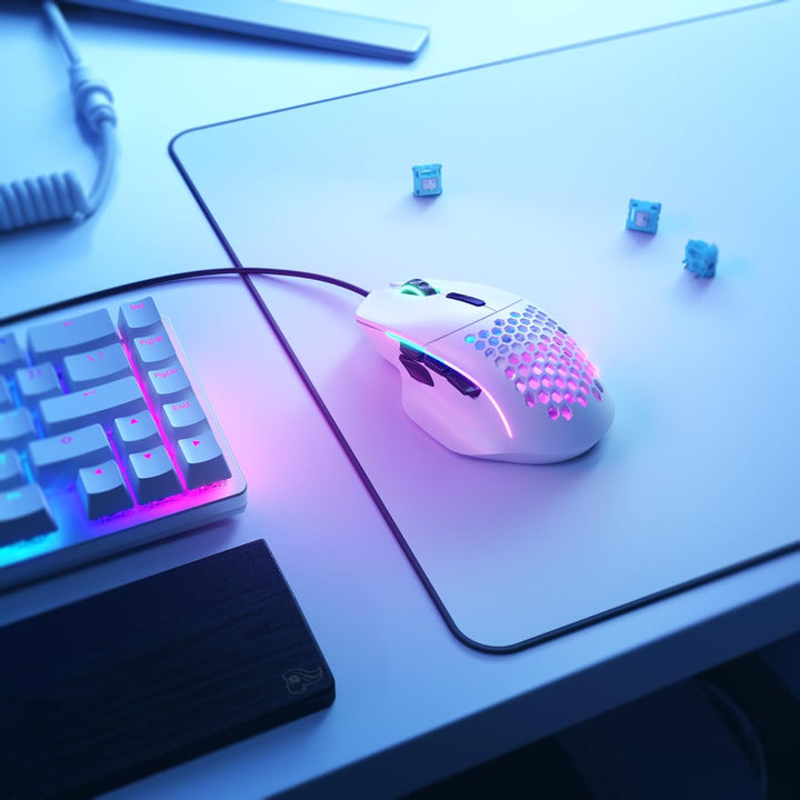 GLORIOUS Gaming Model I Wired Gaming Mouse – superleichte 69 g, 2 tauschbare Tasten, RGB, PTFE-Füsse