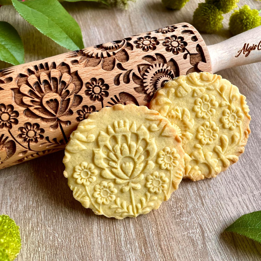 FOLK Nudelholz für Hausgemachtes Gebäck und Keramik. Gravierte Teigroller mit Folksy Blume. Nudelhol