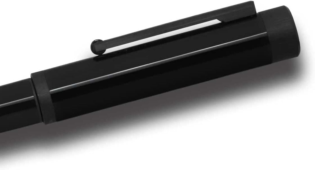 Montegrappa Zero Kugelschreiber aus Edelstahl und Montegrappite-Harz in der Farbe Ultra-Black, Länge
