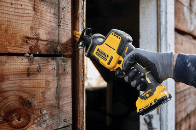 Dewalt 12 Volt Akku Kompakt-Säbelsäge DCS312D2 (bürstenloser Motor, elektronische Hubzahlregulierung