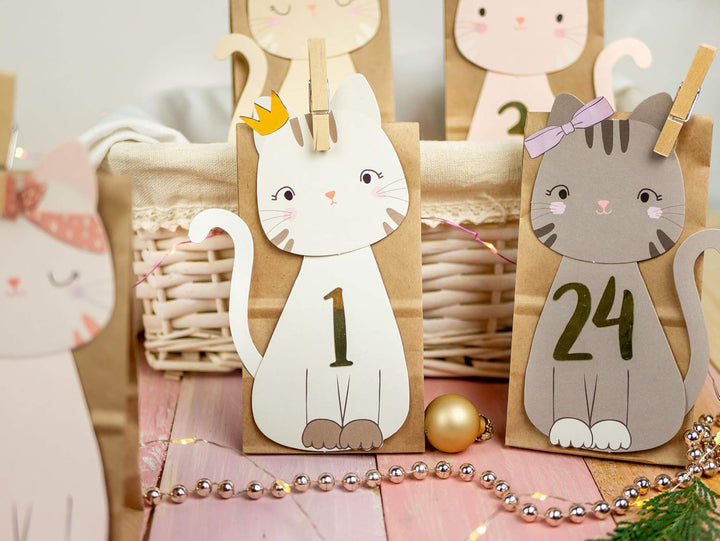 Papierdrachen Adventskalender 2025 zum Befüllen - Katzen - braune Papiertüten mit Stanzteilen - inkl