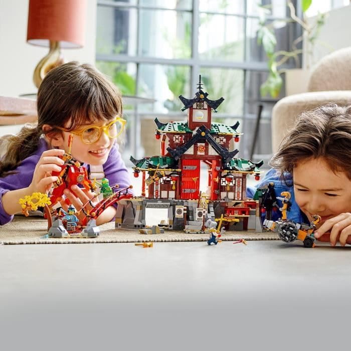 LEGO 71767 NINJAGO Ninja-Dojotempel Meister des Spinjitzu, Gebäude-Set mit Lloyd, Kai und Schlangen-