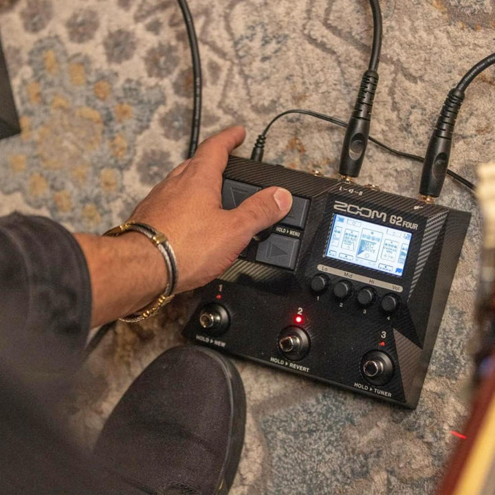 Zoom G2 Four Multi-Effekt-Gerät + keepdrum Klinkenkabel