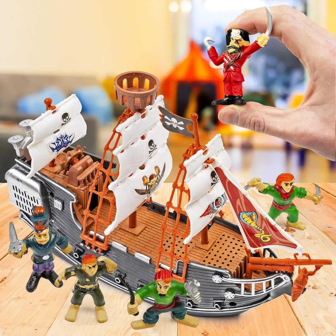 THE TWIDDLERS Piratenschiff (7cm Höhe, 27cm Länge) Spielzeug mit 6 Piratenfiguren (5cm Höhe) für Kin