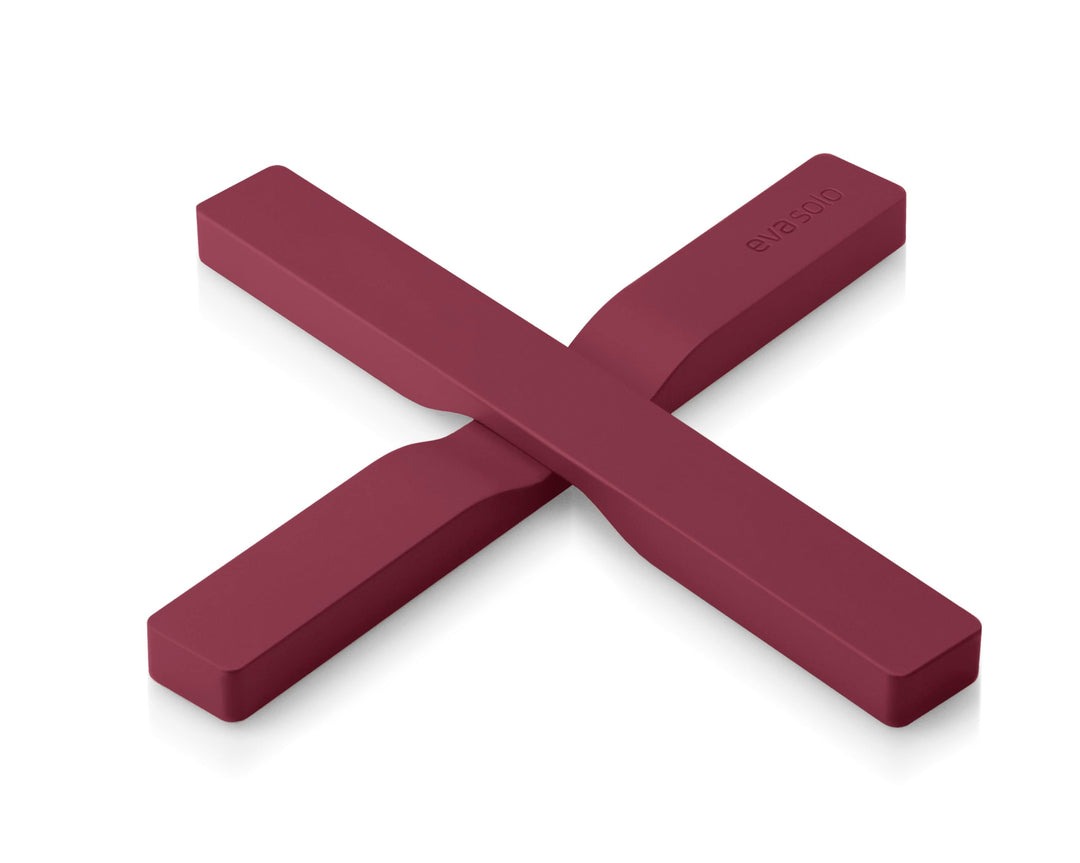 Eva Solo | Magnetischer Untersetzer Ruby | Dank der eingelassenen Magnete haftet der Untersetzer auf