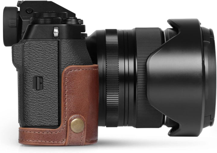 MegaGear Ever Ready Echtleder Halbkameratasche kompatibel mit Fujifilm X-T5 (Braun), Braun