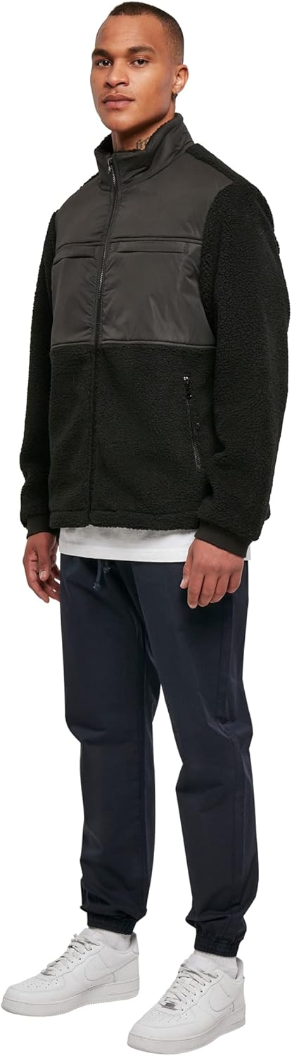 Urban Classics Patched Sherpa Jacket, legere Männer Jacke in Loose Fit Passform mit angenehmen Charm