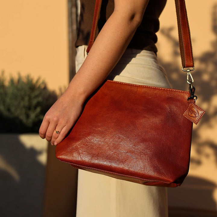 Berliner Bags Vintage Schultertasche Marbella M, Umhängetasche aus Leder, Handtasche für Frauen - Br