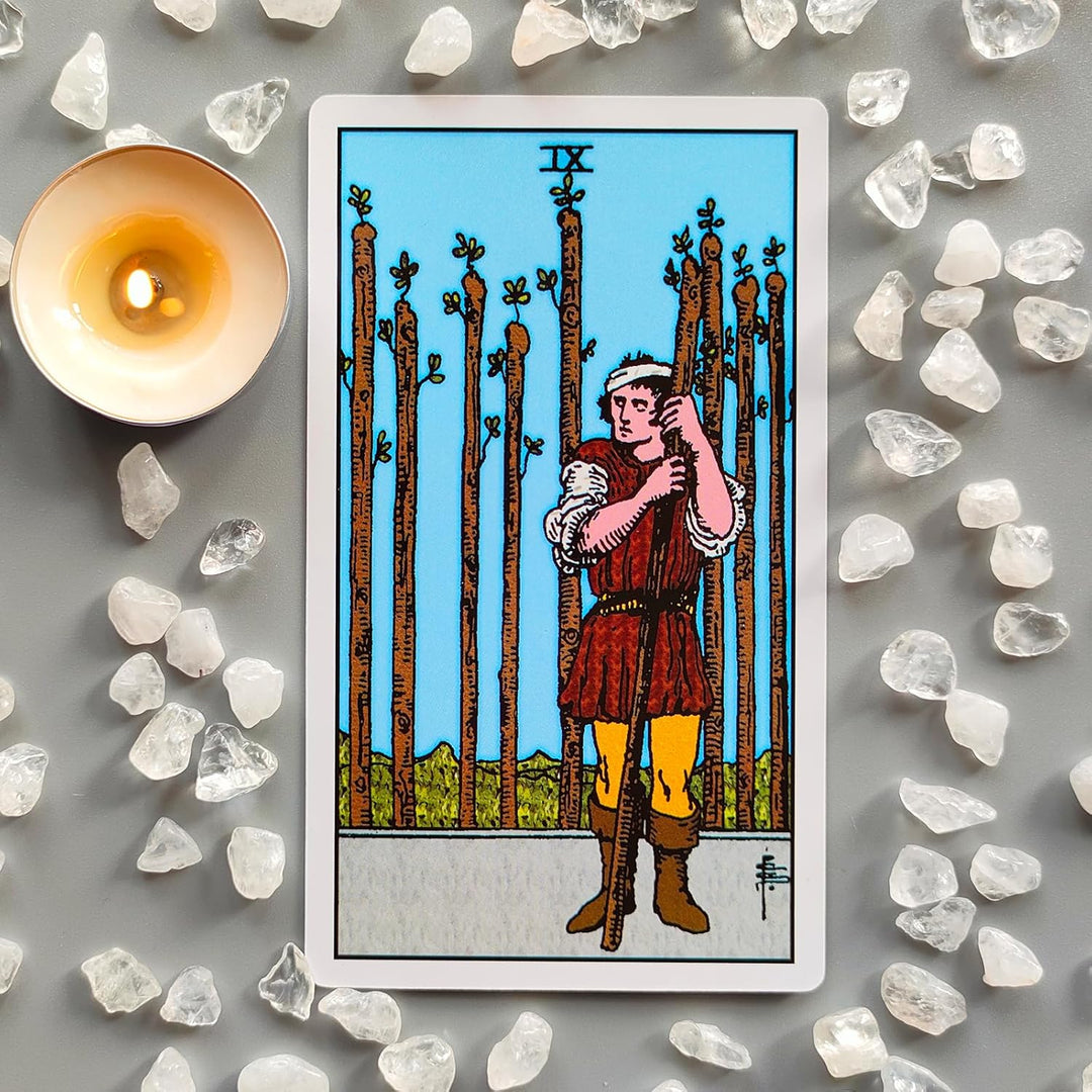 Klassisches Tarotdeck mit 78 Karten für Anfänger mit Leitfaden auf Italienisch.