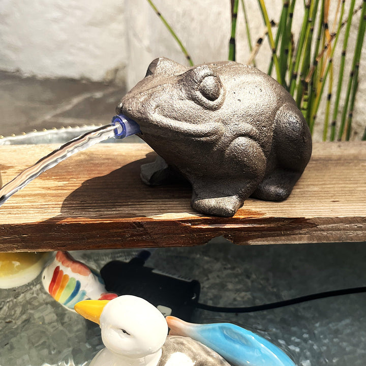 Wasserspeier Frosch braun Guss mit Aussenpumpe | sehr massive Ausführung 940 gr.