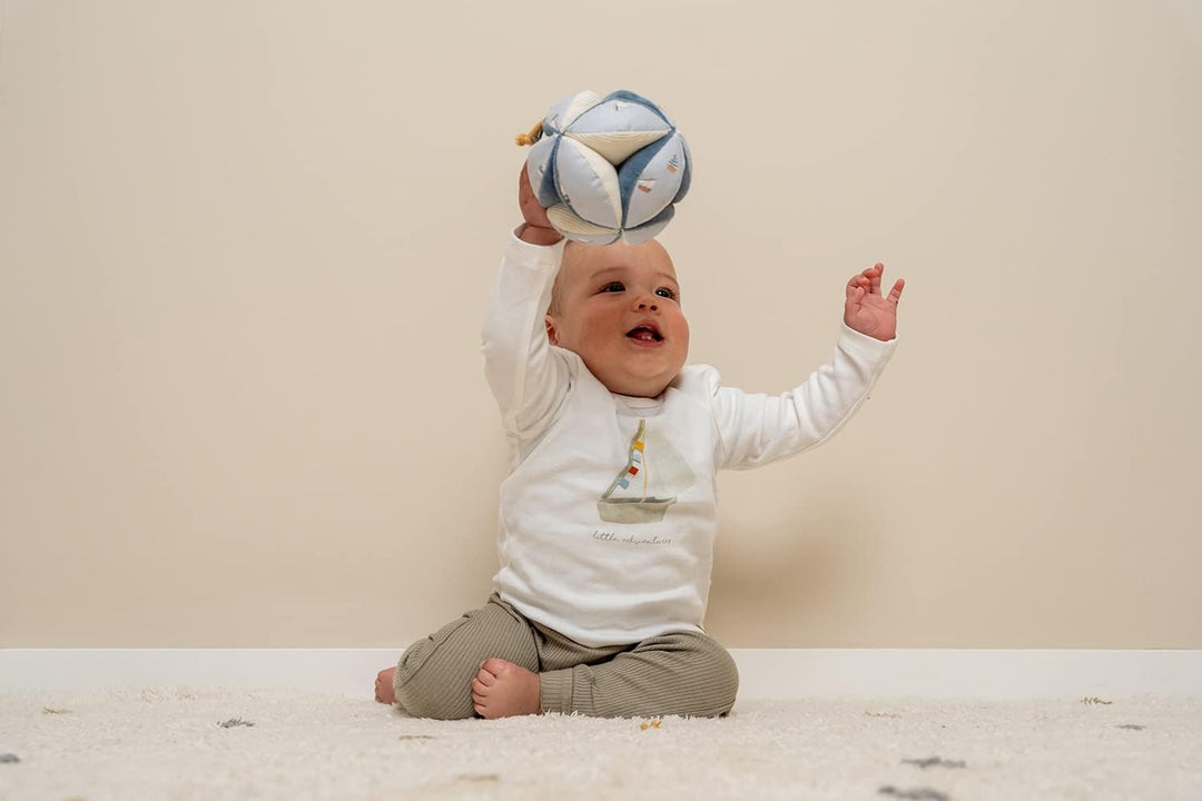 Little Dutch Greifball Stoffball mit Glöckchen Stoff Baby blau - Sailors Bay