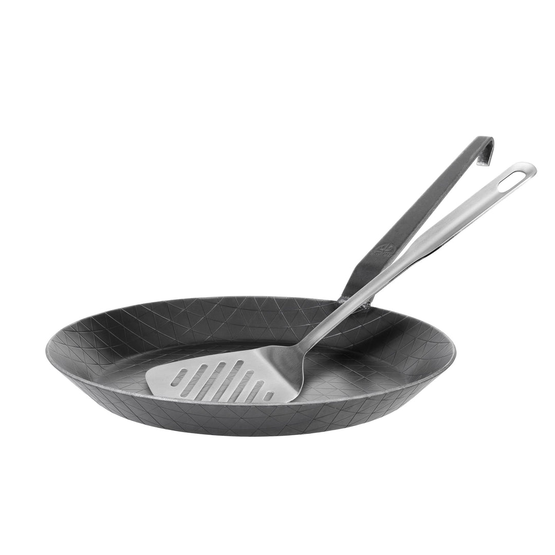GRÄWE Schmiedeeiserne Bratpfanne F400, Ø 28 cm, Eisenpfanne mit Wender, 400° C hitzebeständig, Pfann