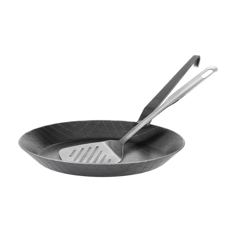 GRÄWE Schmiedeeiserne Bratpfanne F400, Ø 28 cm, Eisenpfanne mit Wender, 400° C hitzebeständig, Pfann