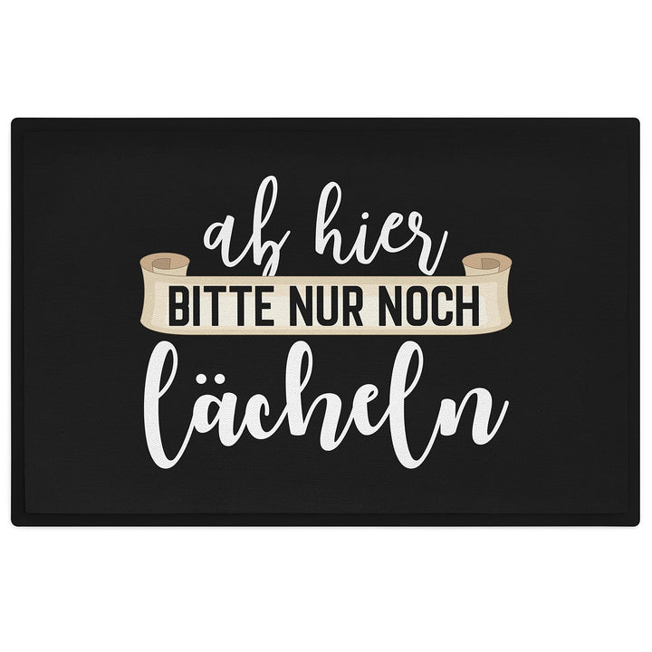 Trendation - Lustige Fussmatte mit Spruch Ab Hier Bitte Nur Noch Lächlen Willkommen Schmutzfangmatte