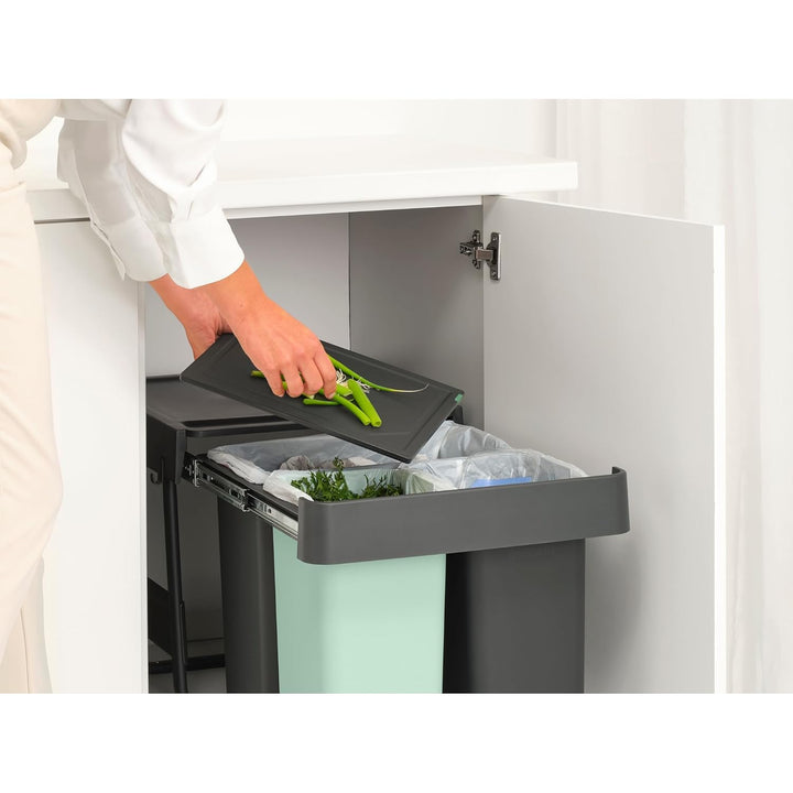 Brabantia Sort & Go Ausziehmülleimer | 10+10+20 l Einbaumülleimer für die Unterschranktür | Integrie