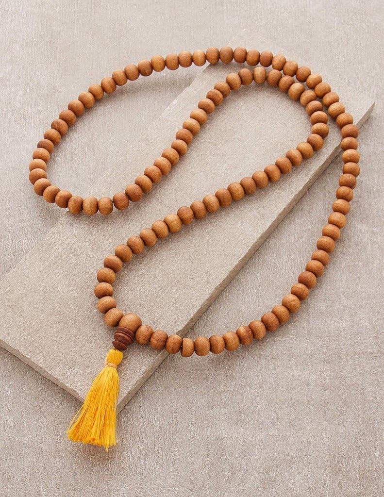 IndianStore4All Sandelholz Japa Mala 8 mm 108 + 1 Guru Perle buddhistische Mönch Mala gelbe Quaste,
