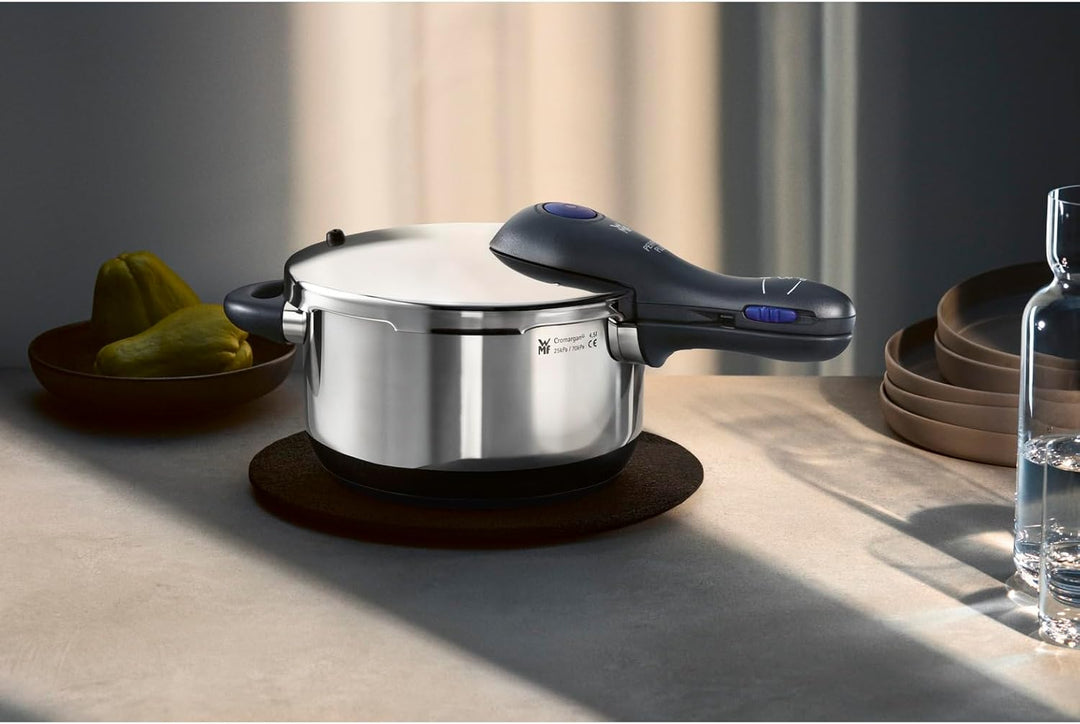WMF Perfect Plus One Pot Schnellkochtopf Induktion 6,5l, Dampfkochtopf mit Flammschutz, grosses Koch