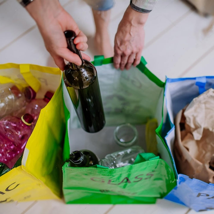 Bereiten Sie Tvaschen, Satz 3, Plvastik, Glas, Papier auf Recycling-Taschen, Recycling-Taschen
