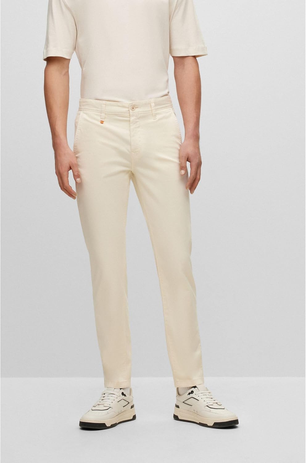 BOSS Herren Schino-Taber-1 D Tapered-Fit Chino aus überfärbtem Baumwoll-Satin mit Elasthan-Anteil 33
