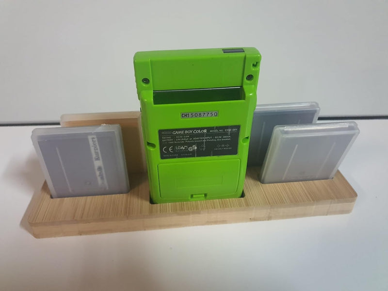 Generisch Aufsteller passend für Nintendo Gameboy Color und 4 Spiele in Schutzhülle