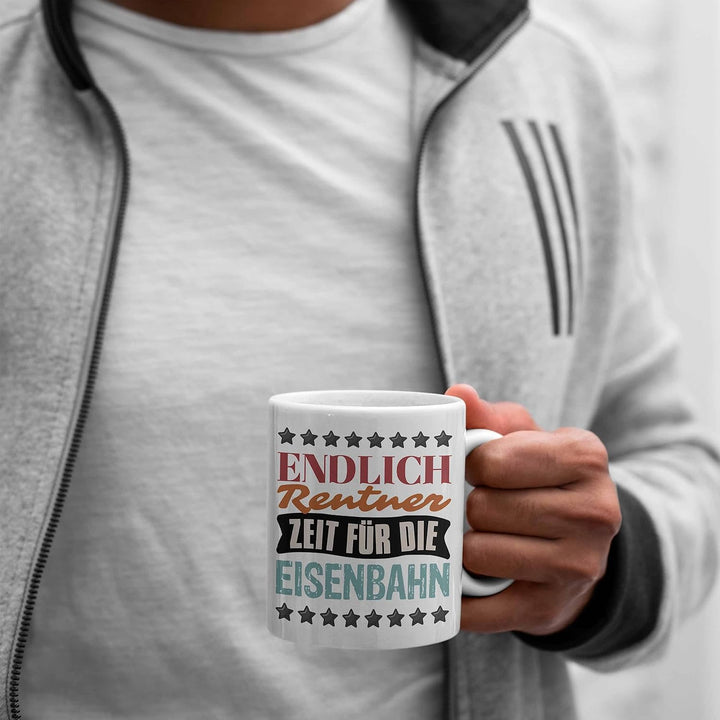 Trendation - Eisenbahner Tasse Geschenk für Modelleisenbahn-Fans Geschenkidee Endlich Rente Zeit für