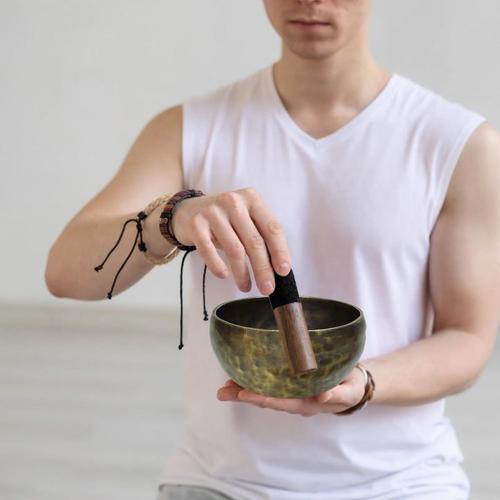 keepdrum Tibetische Bronze-Klangschale Singing Bowl 16 cm mit Klangschalen-Reiber Schlägel und Unter