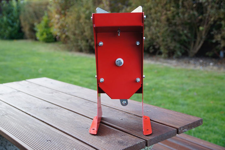 Feucht Obsttechnik KNACKI Junior - Wal- und Haselnuss Knackmaschine - Hazelnut Man - das Original Ma