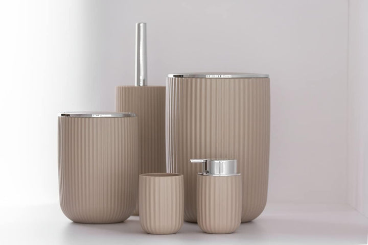 WENKO Schwingdeckeleimer Mod. Agropoli S Beige, 2 Liter, Badezimmer-Mülleimer mit Deckel, Abfalleime
