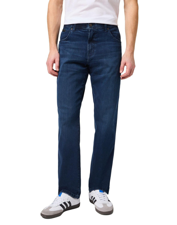 Wrangler Texas Stretch W121XU13M Herren Jeanshosen/Lang, Karotte (Tapered) 29W / 32L Arm Strong, 29W