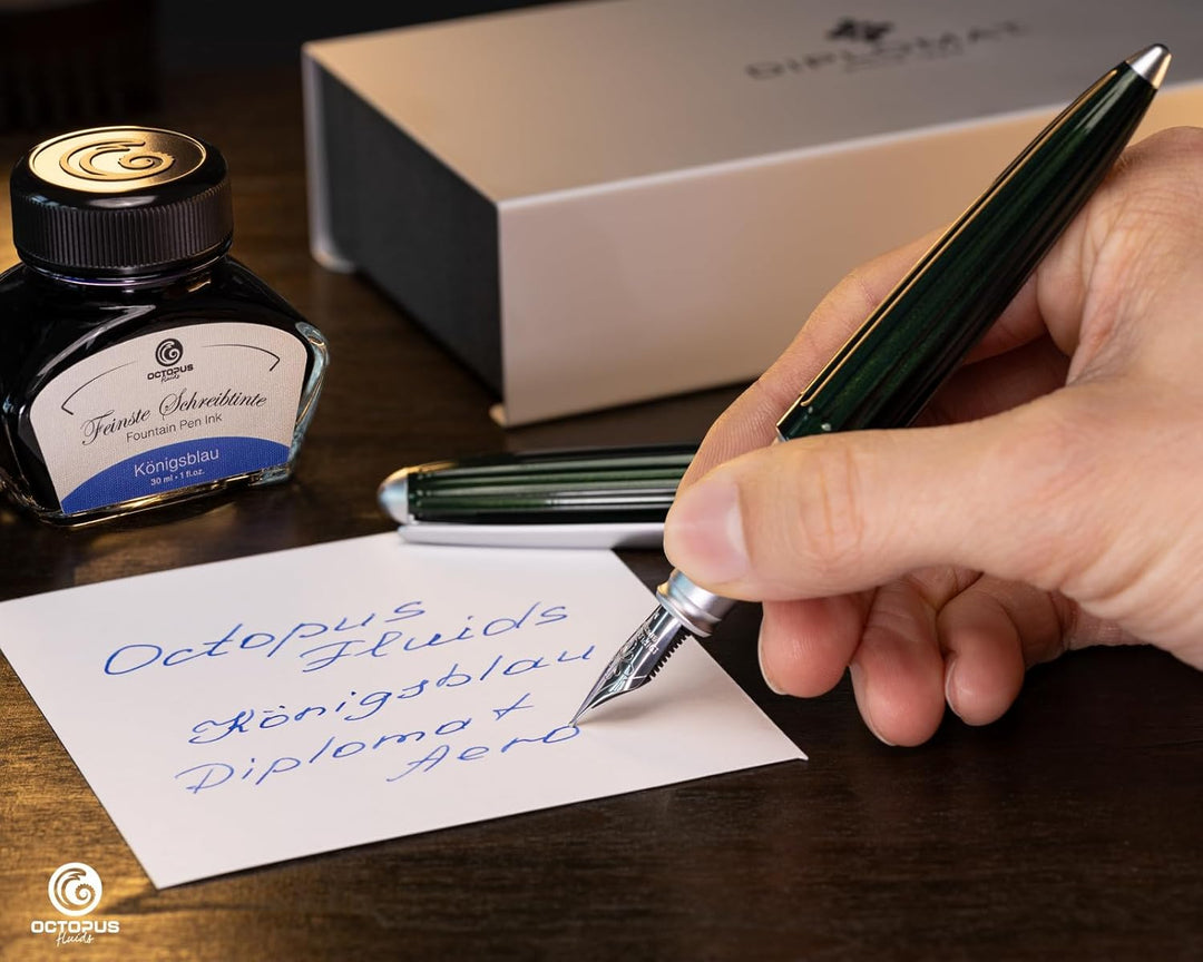 Diplomat Aero Füllhalter Set in Evergreen mit Edelstahlfeder M und Füllertinte Königsblau im Tinteng