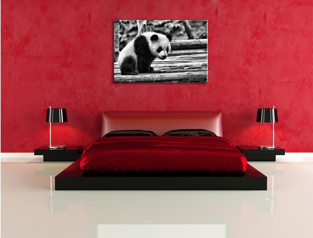 Pixxprint Panda auf Holzstämmen als Leinwandbild/Grösse: 100x70 cm/Wandbild/Kunstdruck/fertig bespan