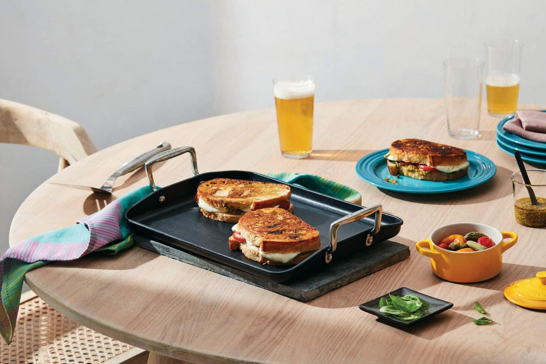 LE CREUSET Aluminium-Antihaft Grillplatte, 35 cm, Ohne Rillen, Für alle Herdarten inkl. Induktion ge