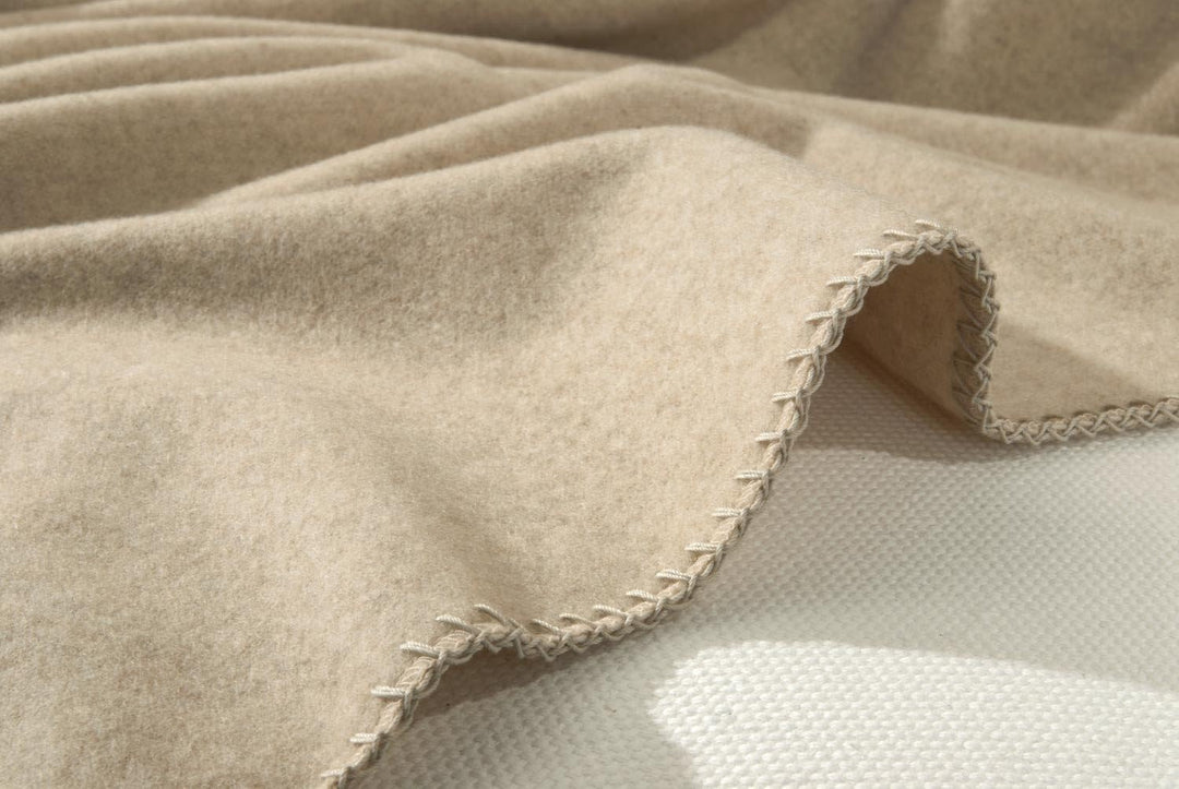Wohnen & Accessoires GmbH & Co. KG Kaschmirdecke, Wolldecke aus 100% Kaschmir Amalfi Creme-beige 150