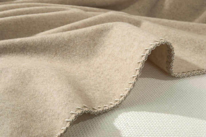 Wohnen & Accessoires GmbH & Co. KG Kaschmirdecke, Wolldecke aus 100% Kaschmir Amalfi Creme-beige 150