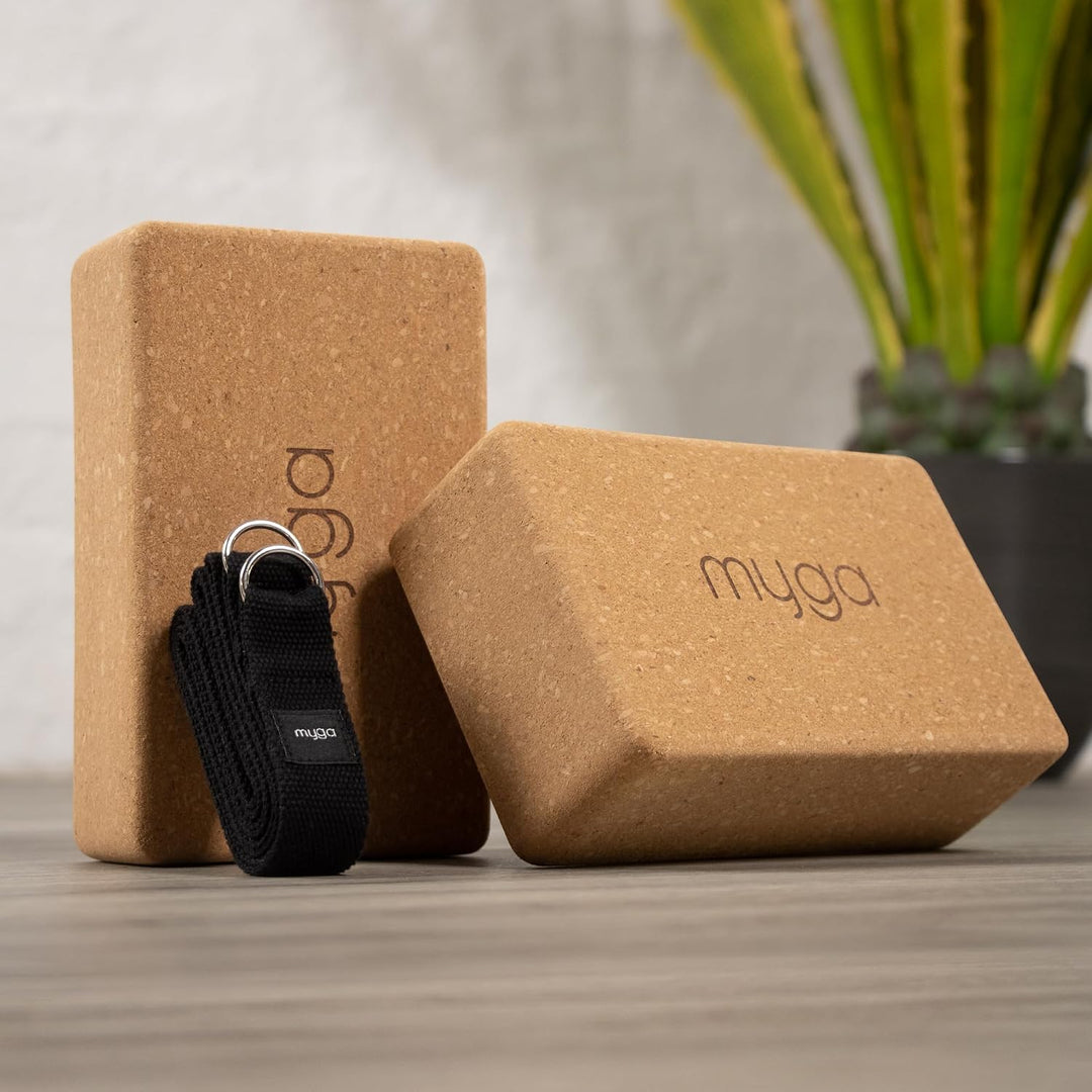 Myga Kork Yoga Zubehör Set | 2 Rutschfeste Kork Yoga Blöcke &amp; Verstellbarer Yoga Gurt | Perfekt für