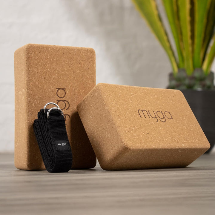 Myga Kork Yoga Zubehör Set | 2 Rutschfeste Kork Yoga Blöcke &amp; Verstellbarer Yoga Gurt | Perfekt für