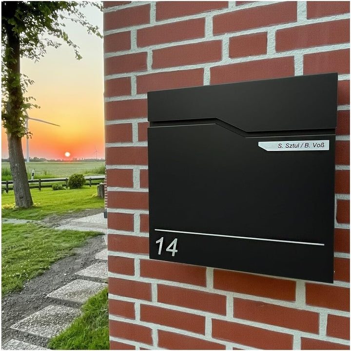 Metzler Exklusiver Briefkasten in Tiefschwarz RAL 9005 Hoffmann - Wandbriefkasten in Schwarz mit V2A