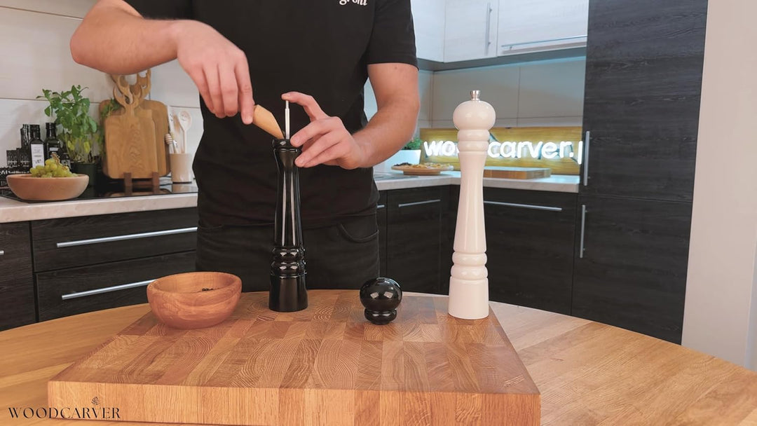 Woodcarver Salz- und Pfeffermühlen Set, 2er Set mit Metallmahlwerk, Gewürzmühlen aus Holz und Metall